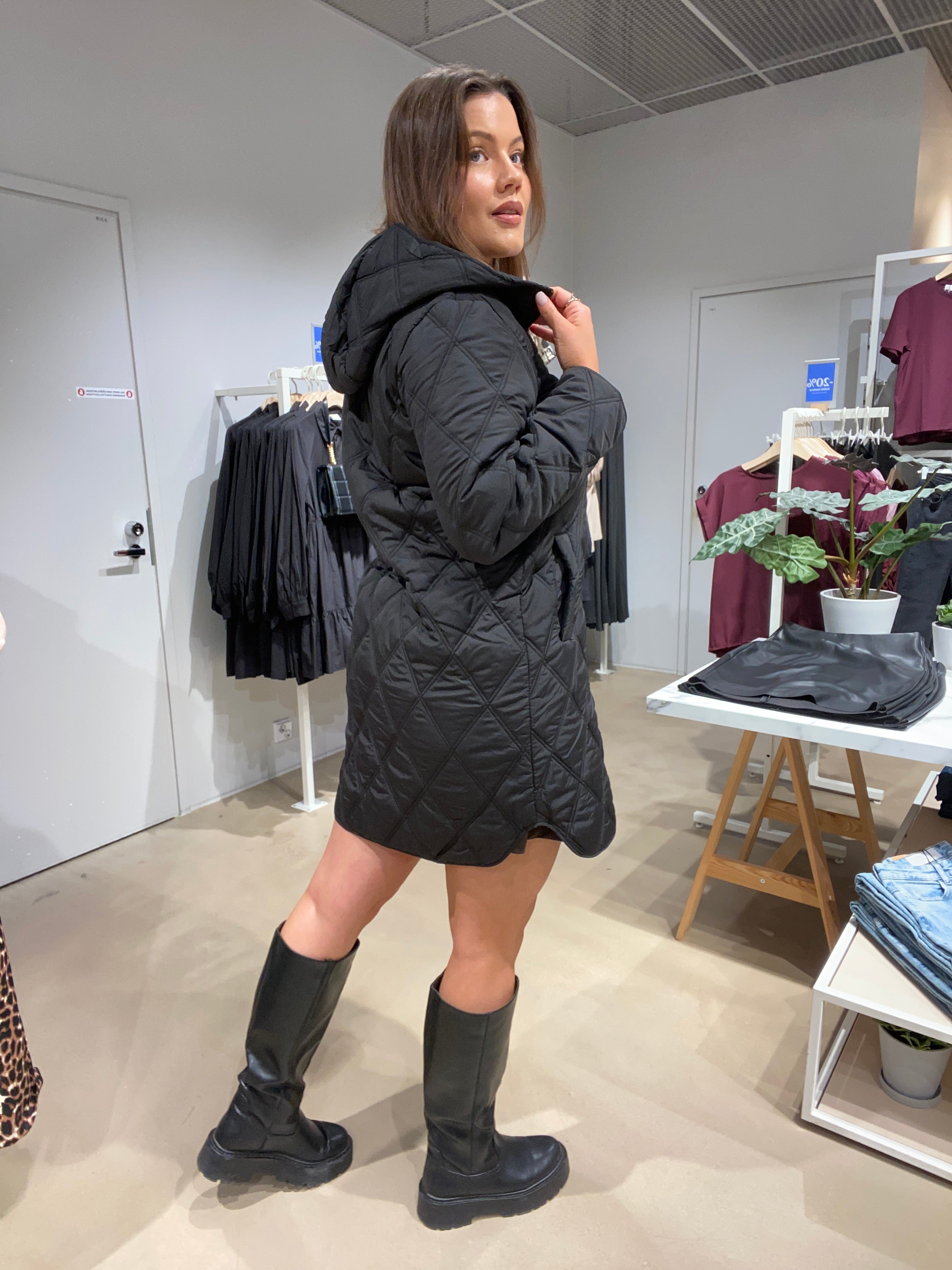 VIQUILA Coat - Black Beauty